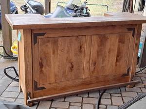 lot 511 image: Wooden Bar