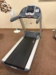 lot 6 image: Precor 946i Treadmill