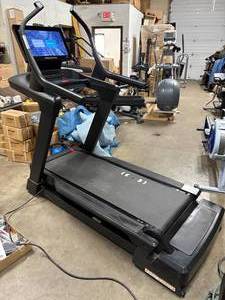 lot 2 image: Freemotion I22.9 Incline Trainer DEMO