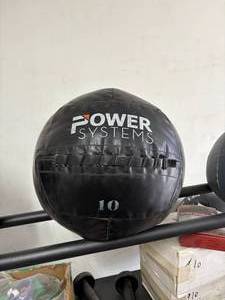 lot 14 image: Crossfit Wall Ball 10lb