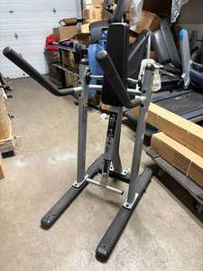 lot 9 image: Precor V-Crunch Ab Machine
