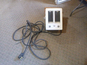 lot 13 image: King Pic-A-Watt Electric Space Heater