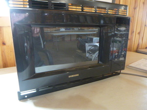 lot 17 image: Samsung Microwave Oven