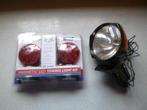 lot 35 image: Magnetic Towing Light Kit and Spotlight