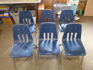 lot 86 image: 6 Stackable Chairs