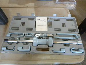 lot 110 image: Illinois Industrial Tool Heavy Duty Dent Puller