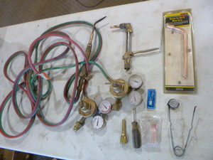 lot 125 image: Harris Torch Set