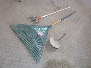 lot 129 image: LawnGarden Tools