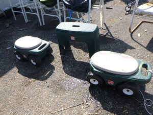 lot 175 image: Garden Seats and Table