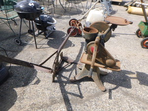 lot 181 image: Antique Items
