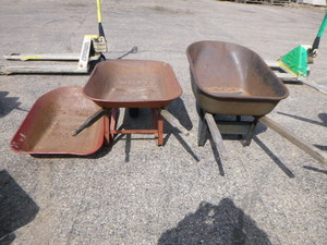 lot 186 image: 2 True Temper Wheelbarrows