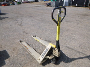 lot 190 image: Crown Pallet Jack