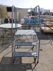 lot 194 image: Cotterman 3 Step Rolling Stairs