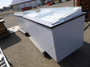 lot 198 image: 2 Display Cases