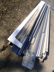 lot 208 image: Vinyl Siding Pieces