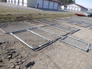 lot 209 image: Chain Link Panels for Kennel with Door