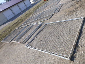 lot 210 image: Chain Link Panels for Kennel with Door