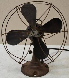 lot 60 image: Vintage Zip Fan