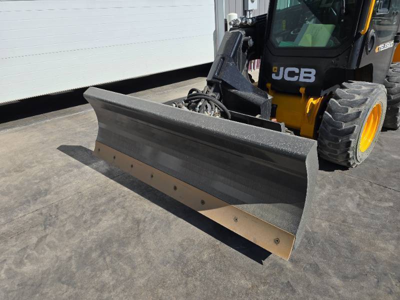 lot 73 image: Wolverine Skid Steer Dozer Angle Blade 84