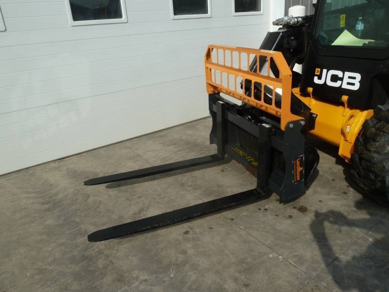 lot 36 image: Landhoner Pallet Forks 4000 Lb