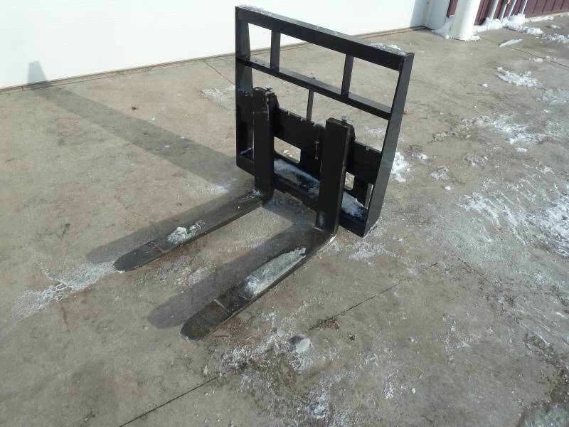 lot 83 image: Wolverine Mini Skid Steer  Pallet Forks  30