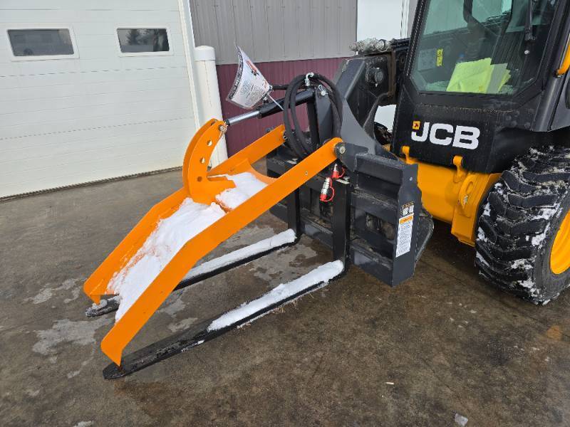 lot 81 image: Wolverine Pallet Fork  With Grapple