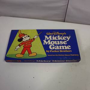 lot 20 image: VINTAGE MICKEY MOUSE GAME - includes pieces and cards