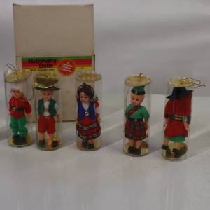 lot 53 image: Dolls from around the world - with Sleepy Eyes