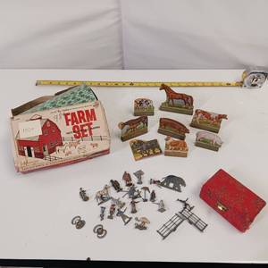 lot 78 image: Metal Toy Farm Set - Barn - Mixed LOT - Vintage Tiny Lead Toy Soldier Collectible Set