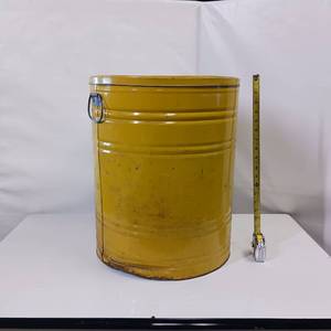 lot 101 image: VERY LARGE Vintage Tin Barrel