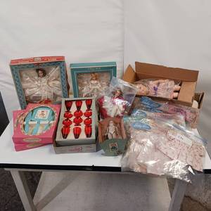 lot 118 image: Vintage Dolls in Original Boxes