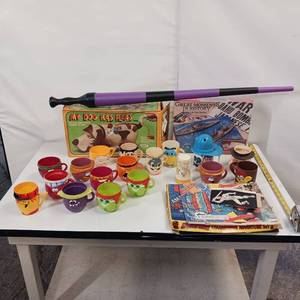 lot 124 image: Pillsbury FUNNY FACE Set - Plastic mug - juice cups c.1960s - 1970s - Woody Woodpecker - Quaker  Games and Super Sword