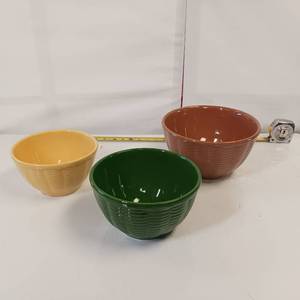 lot 140 image: VIntage Nesting Mixing Bowls Pottery - Watt Ovenware #7, 8 & 9