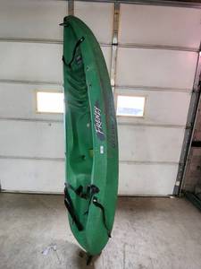 lot 25 image: Used Ocean Frenzy Kayak in Green with Safety Straps