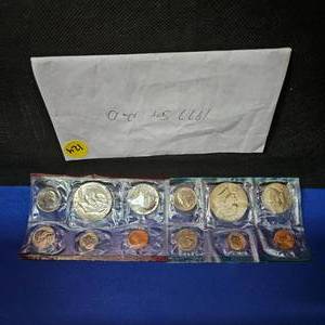 lot 124 image: 1977 UNC P&D US Mint Set