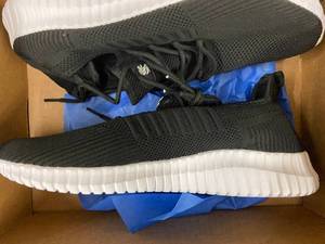 lot 37 image: Pair of Size 8.5 Black Knit Athletic Shoes Repackaged