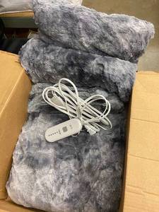 lot 53 image: Electric Heated Faux Fur Throw Blanket with Remote Control