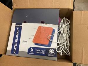 lot 59 image: Bomova Heated Blanket with Overheat Protection