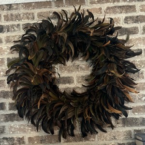 lot 30 image: Fine Feather Wreath
