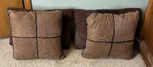 lot 105 image: Four Decorative Accent Pillows