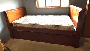 lot 17 image: Twin Trundle Day Bed Frame