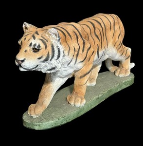 lot 107 image: Animal Classics Tiger Decorative Figurine