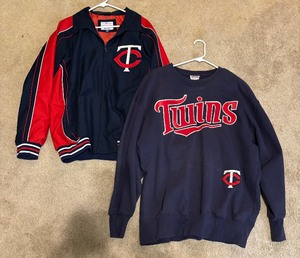 lot 111 image: Minnesota Twins Baseball Size Large Jacket and Sweatshirt