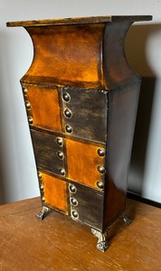 lot 114 image: Decorative Home Decor Metal Vase