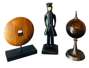 lot 84 image: Stately Home Decorative Figurines