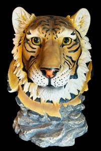 lot 82 image: Stunning Large Tiger Head Statue