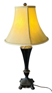 lot 56 image: Petite Side Table Lamp
