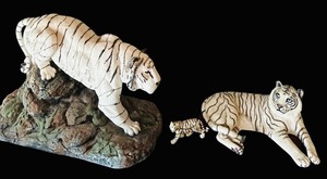 lot 47 image: White Tiger Statue Decor and Tiger Trinket Box