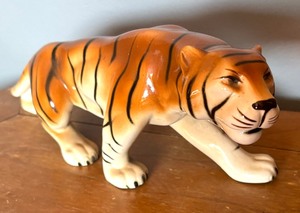 lot 120 image: Vintage Ceramic Tiger Figurine