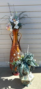 lot 125 image: Fabulous Faux Florals
